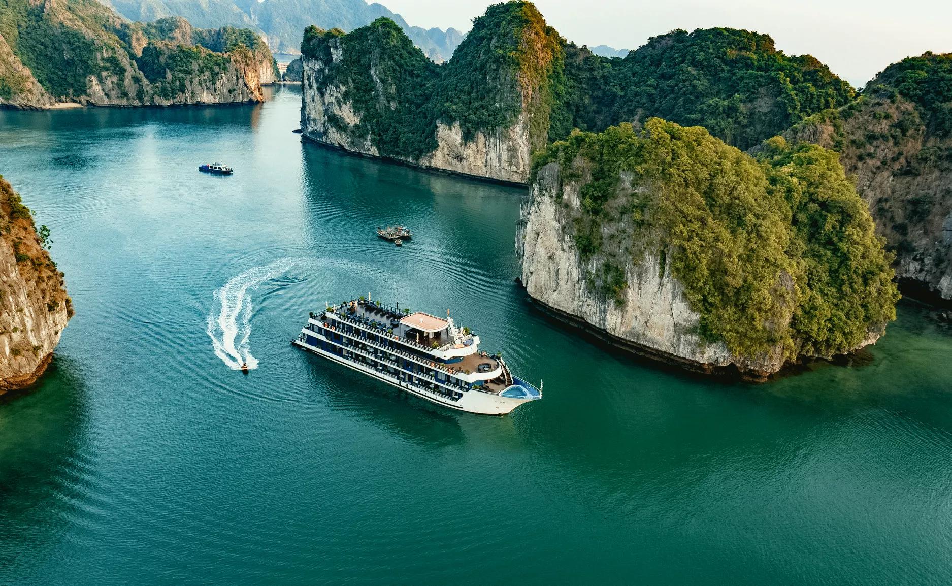 Vietnam & Sri Lanka Discovery