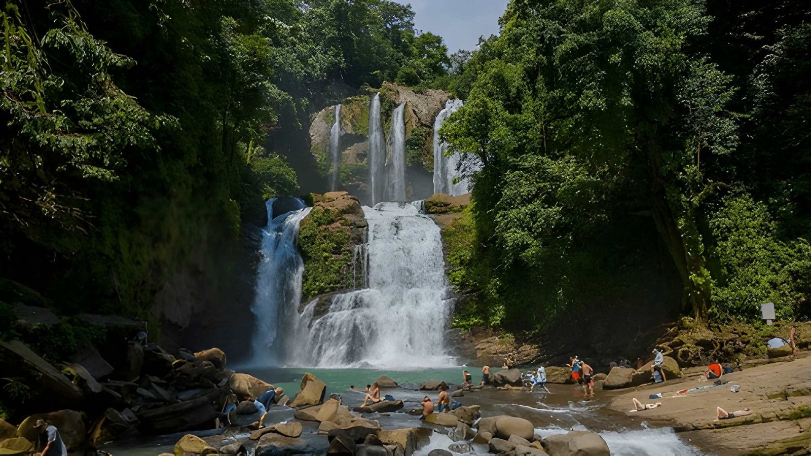 COSTA RICA HOLIDAYS